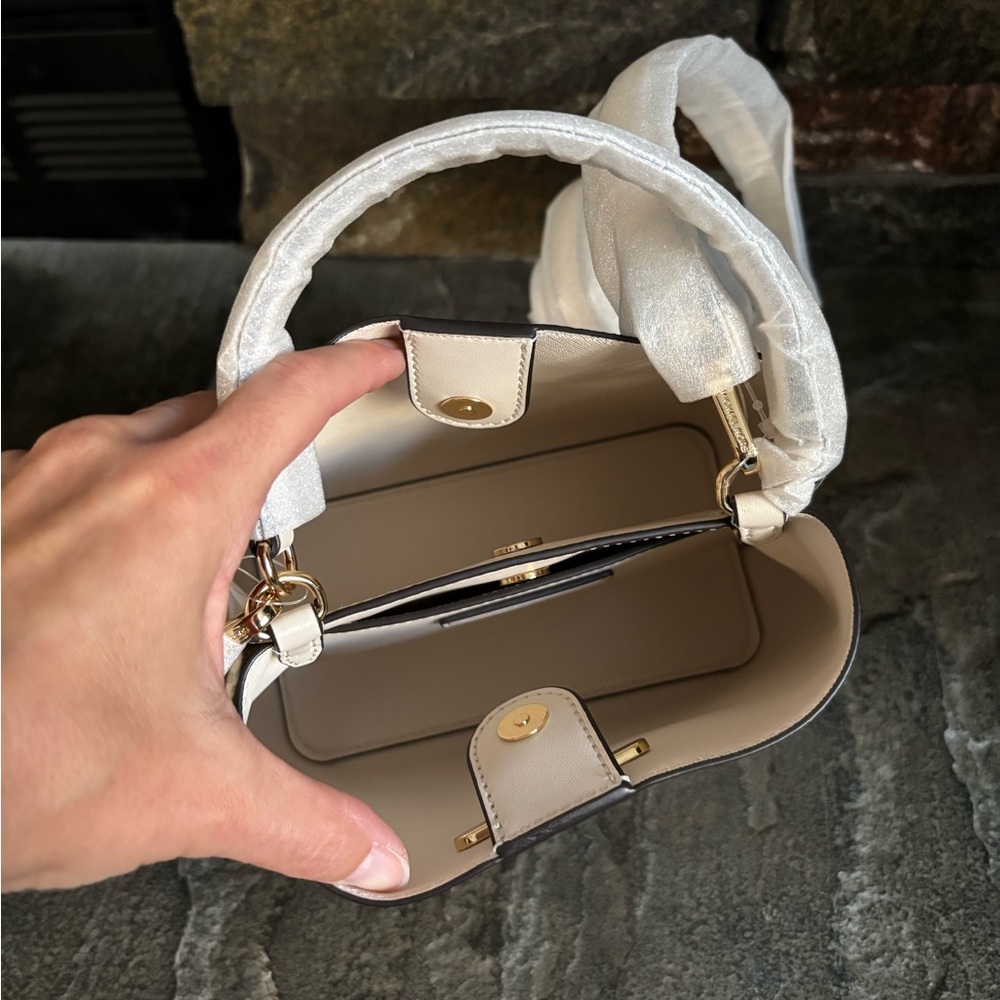 NWT Michael Kors Pratt Small Logo Bucket Shoulder Crossbody Bag - Picture 9 of 15